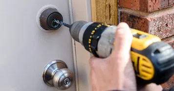 Security Locksmith Services Colton, CA 909-326-0382 Security Locksmith Services Colton, CA 909-326-0382 - 13-Key-Broke-In-Lock